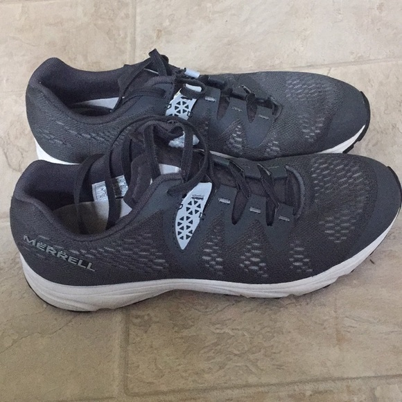 Merrell Shoes - Preowned women's Merrell sneaker size 8